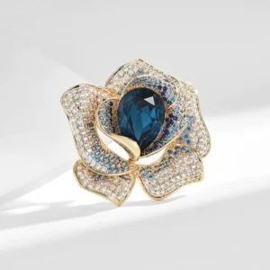 Floral Crystal Brooch – Elegant Vintage Charm