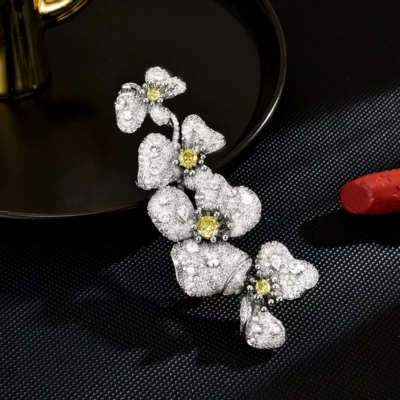 Stunning Brooch: Exquisite 1 Diamond Flower Pin for Elegant Style Stunning Brooch: Exquisite 1 Diamond Flower Pin for Elegant Style