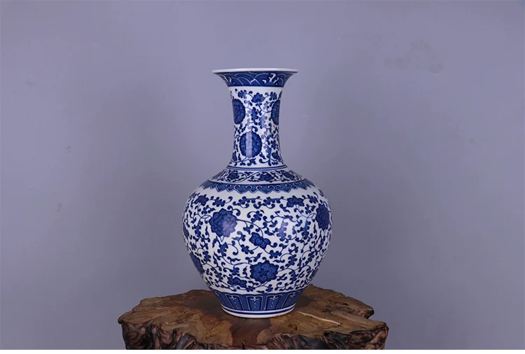 Blue White Vase – Timeless Chinese Elegance – 2 Blue White Vase – Timeless Chinese Elegance - 2