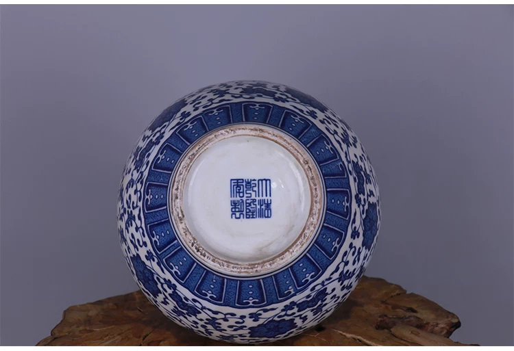 Blue White Vase – Timeless Chinese Elegance – 7 Blue White Vase – Timeless Chinese Elegance - 7