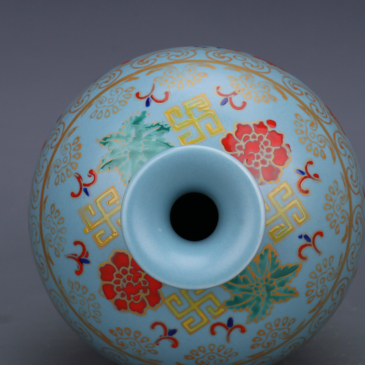 Qing Dynasty Celadon Vase – Elegant Home Accent, 22.7cm - 10