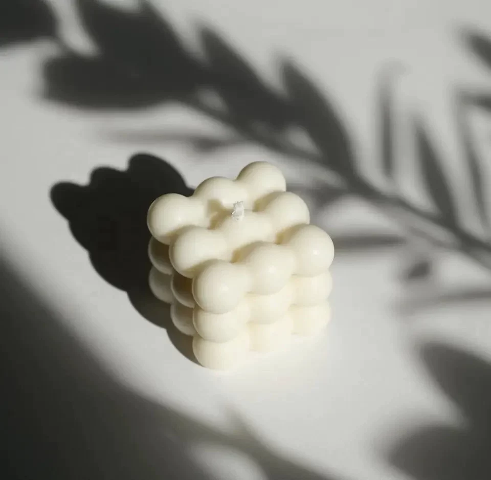 Amazing 3-Color Cube Aromatherapy Candle for Cozy Bedroom Ambiance - 7