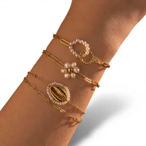 Elegant Pearl Bracelet: 16+5cm French Vintage Luxury Charm white background